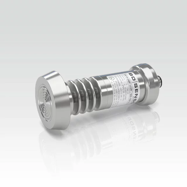 Spiediena sensors DMP331Pi, 0-16Bar, 4-20mA, 0.1% FSO, IP67, G1in; cone, Binder 723 7-pin konektors, kalibrēts 90°@20°C, food oil, FKM blīvējums, programmējams ar CIS-510