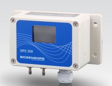 Differential pressure sensor DPS300 0-10mBar, 0-10V/4-20mA 3-wire, 19-32VDC, connection 6.6 mm × 11 mm dia., LCD, Auto zeroing