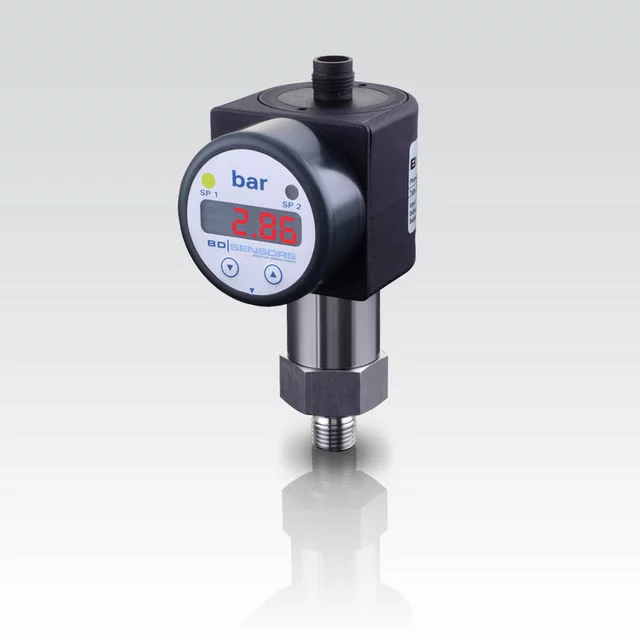 Pressure switch DS200, 0-10Bar, G1/2 DIN 3852, 4-20mA, 2xPNP outputs, adjustable with display buttons